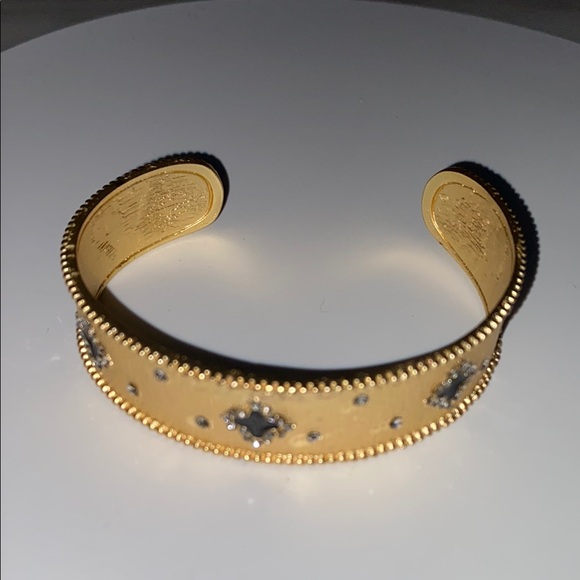 Gold Cuff Bracelet with black Clovers diamond like accents🔥 - Picture 3 of 9